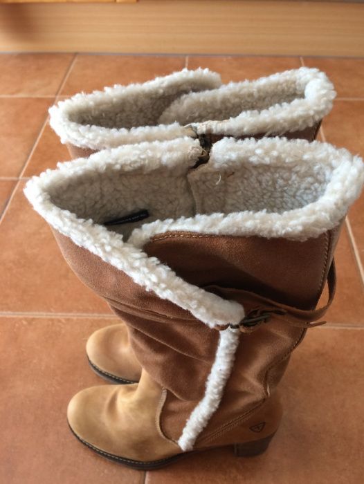 Botas castanhas novas em pele Tamaris Active