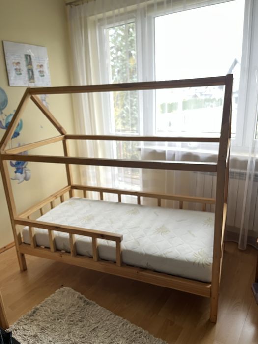 Łóżeczko - domek dla dziecka. Solidne dziecięce łóżko + materac.
