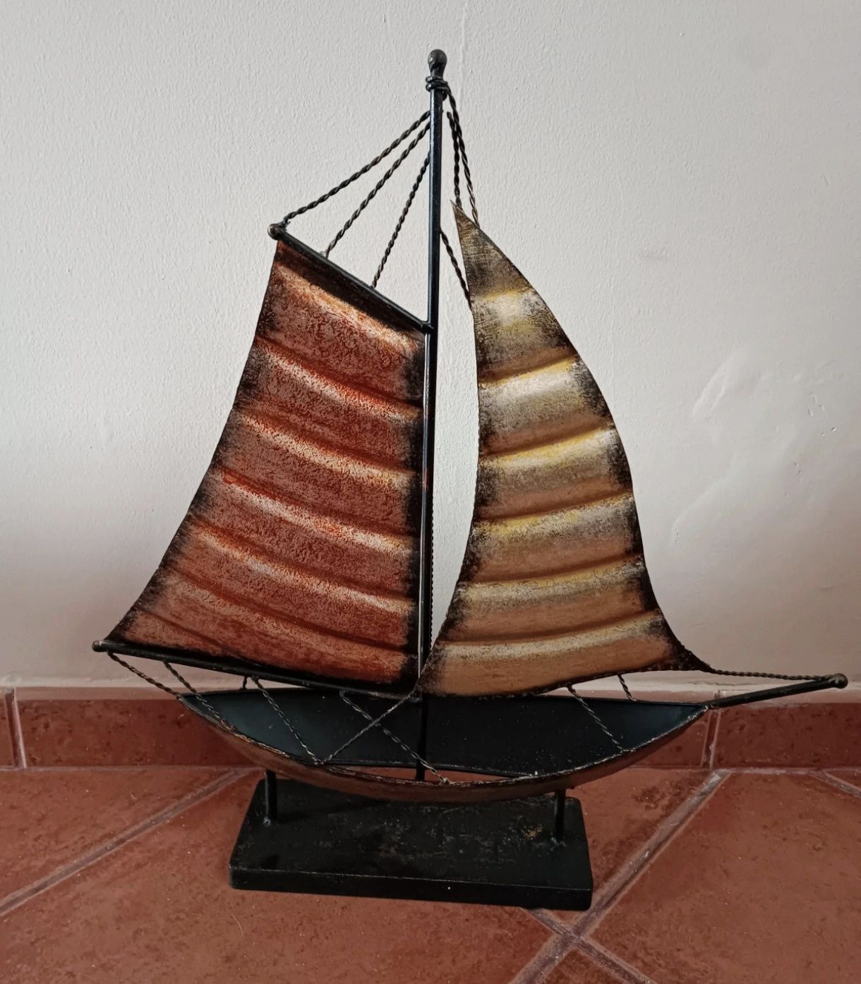 Barco decorativo em latão