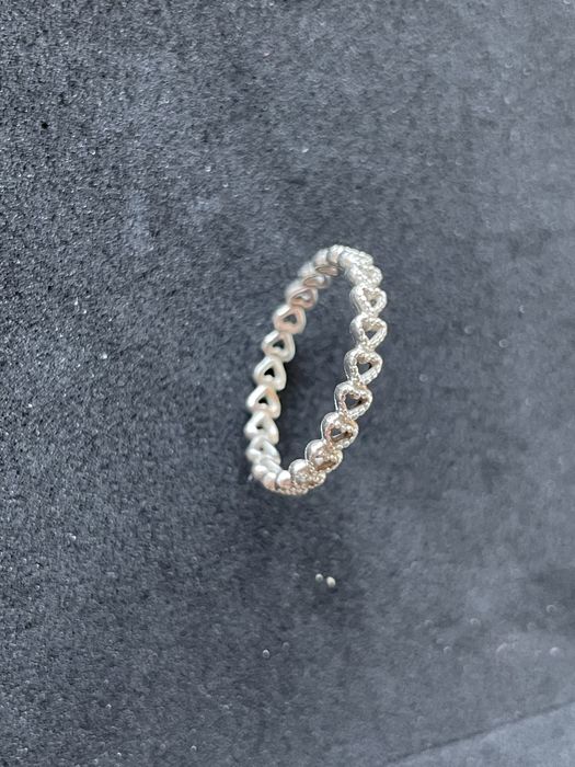 Продам жіночу срібну каблучку Pandora