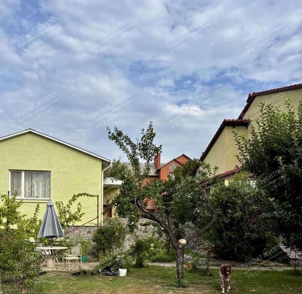 Продаж будинку з гостьовим котеджем та лазнею!