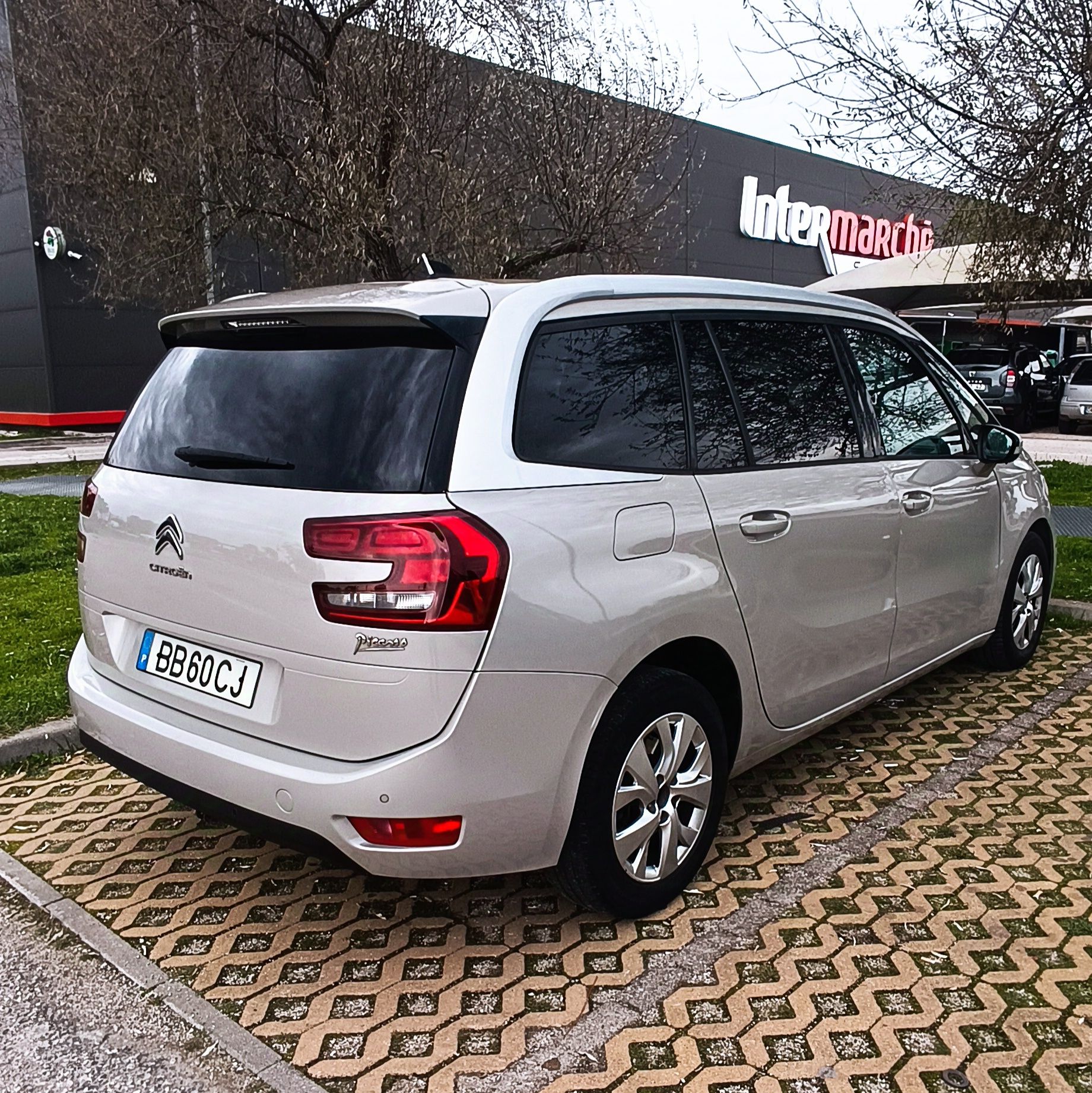 2018 - Citroen C4 Grande Picasso (7 Lugares) com caixa automática 
Ano