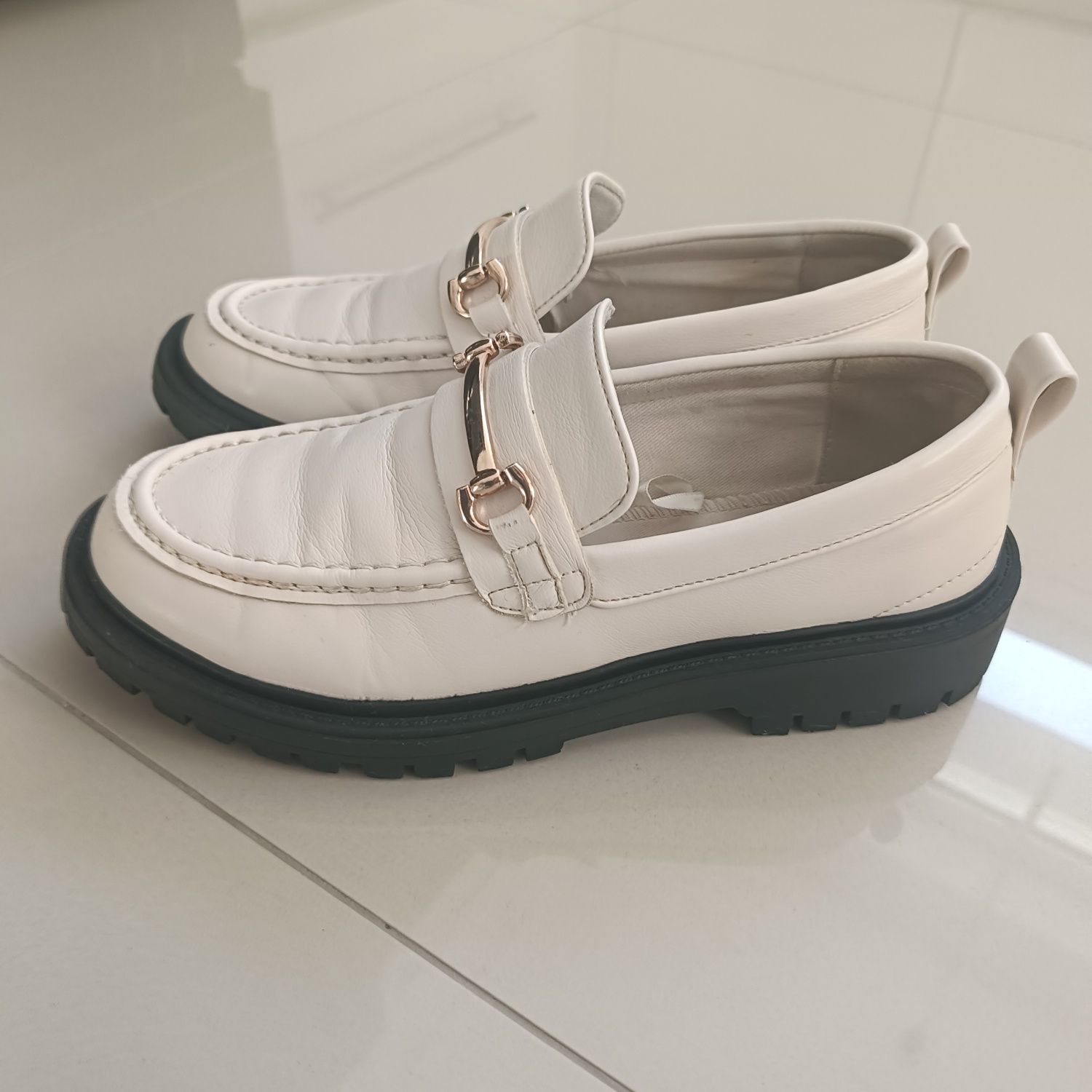 Buty mokasyny 37 Reserved