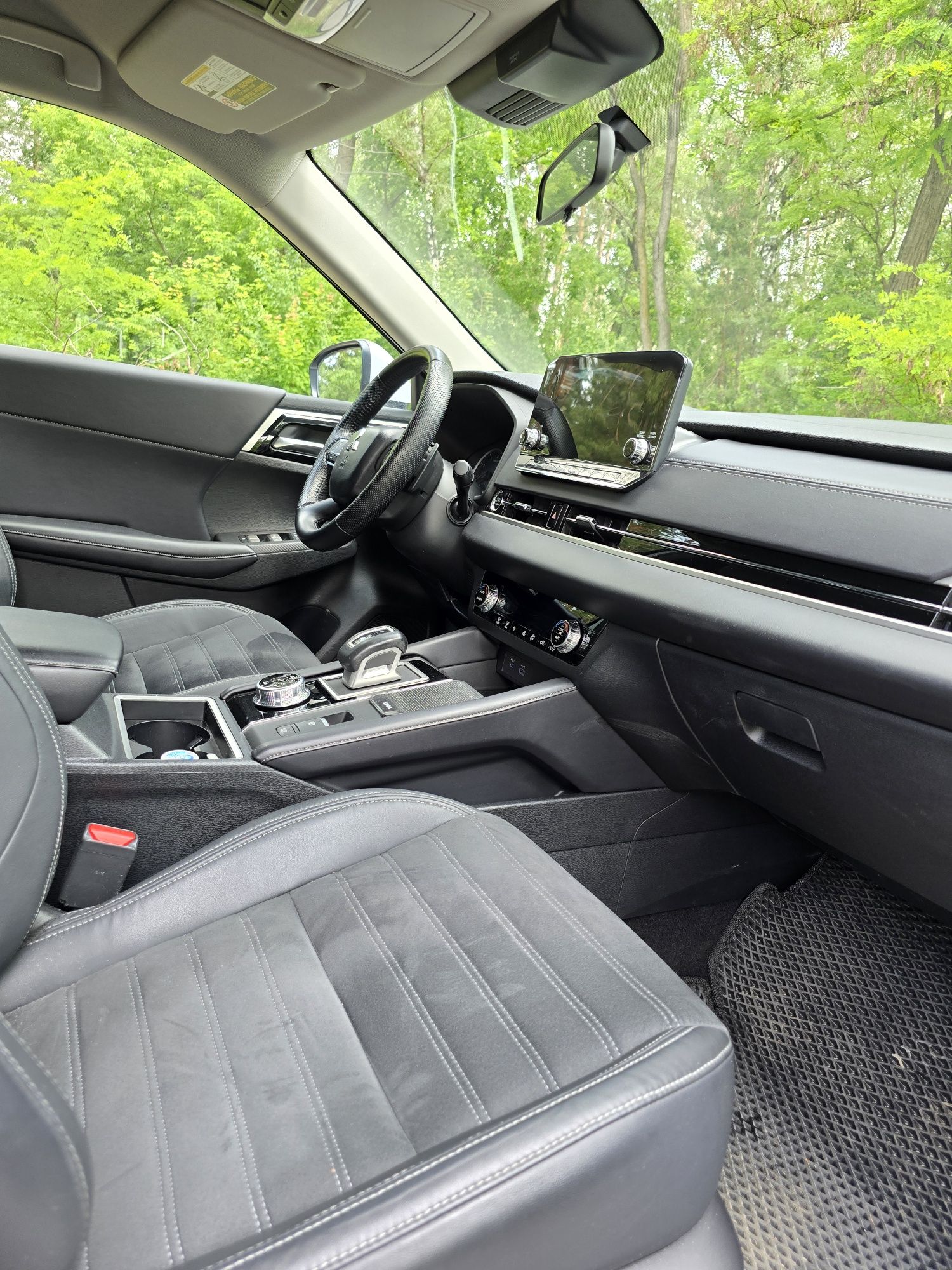Продаю Mitsubishi Outlander MiVEC CVT(184к.с.) S-AWC рік випуску 2022