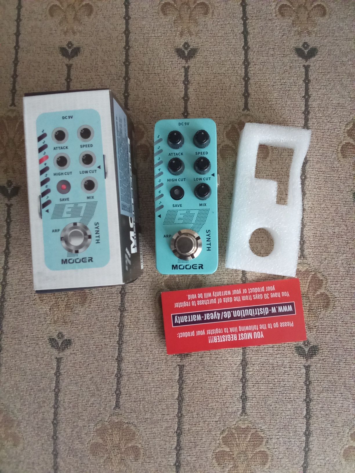 Mooer E7 Polyphonic synth efekt syntezator boss