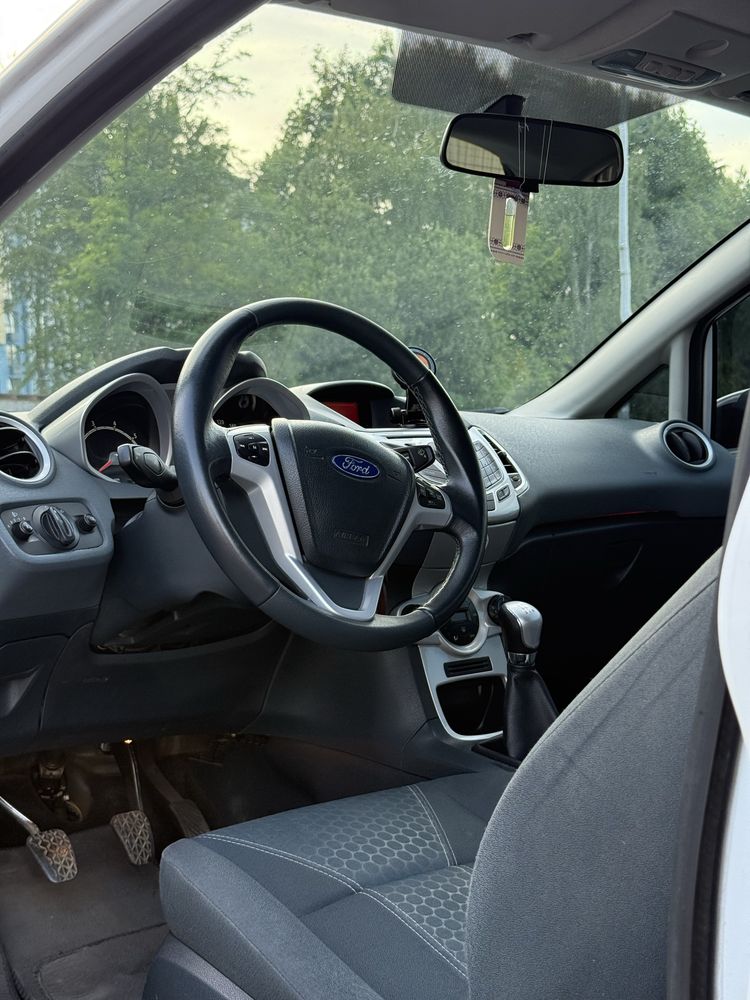 Ford fiesta 1.2 TITANIUM 2009