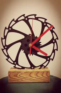 Zegar stołowy "Tarcza" Zegar metalowy 25 cm