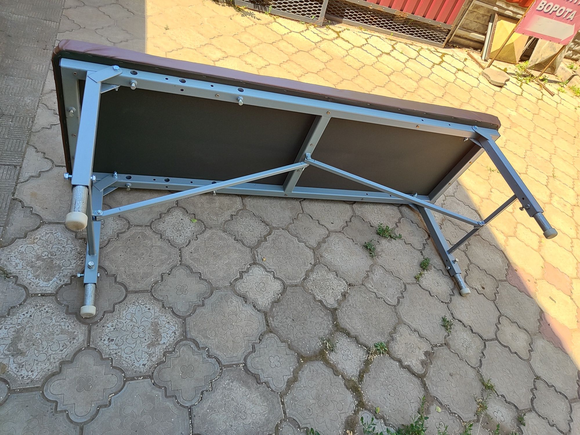 Масажний стіл стаціонарний