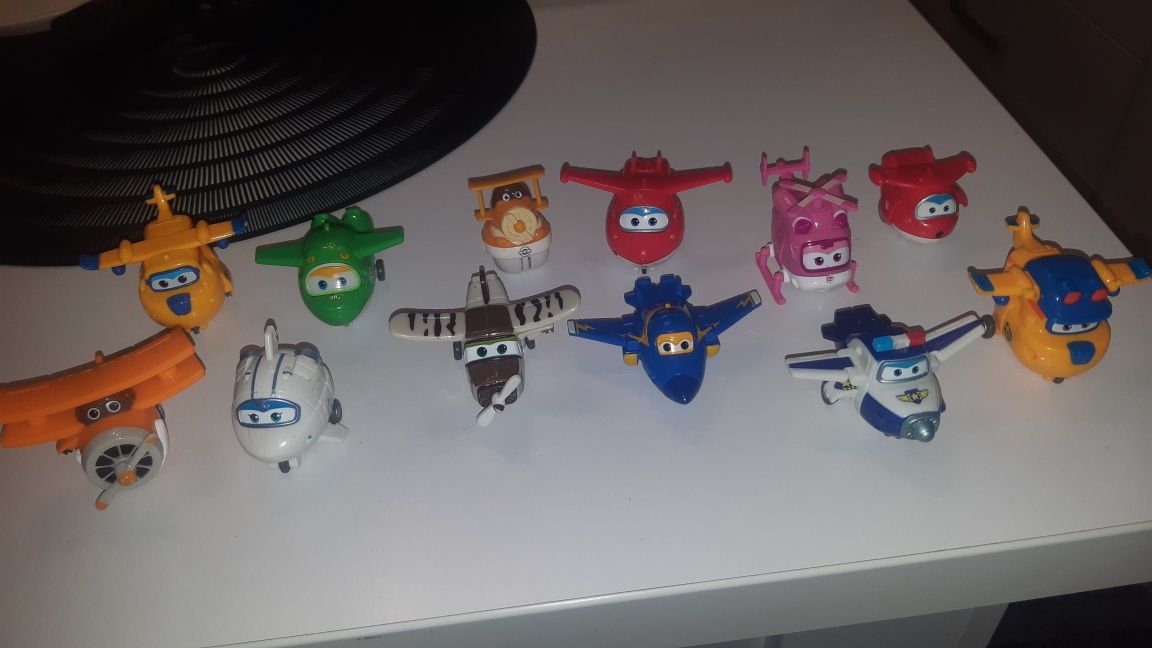 Baza Super Wings oraz samoloty