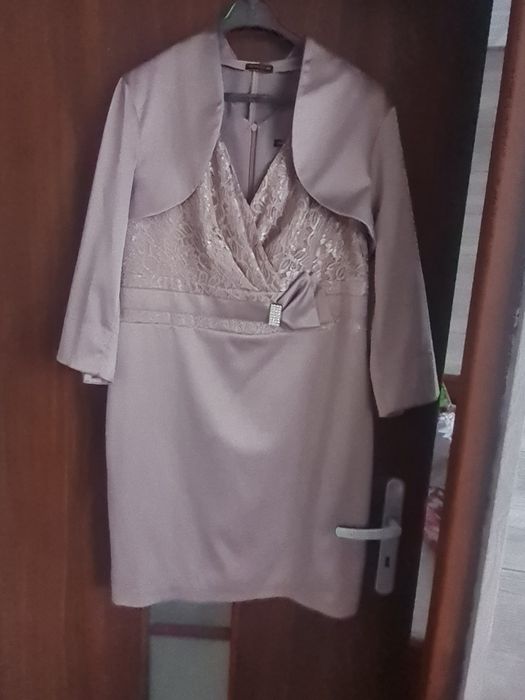 Sukienka wyjściowa bezowa