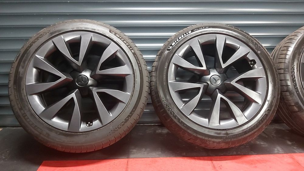 Koła letnie Tesla X Plaid Cyberstream R20 Michelin
