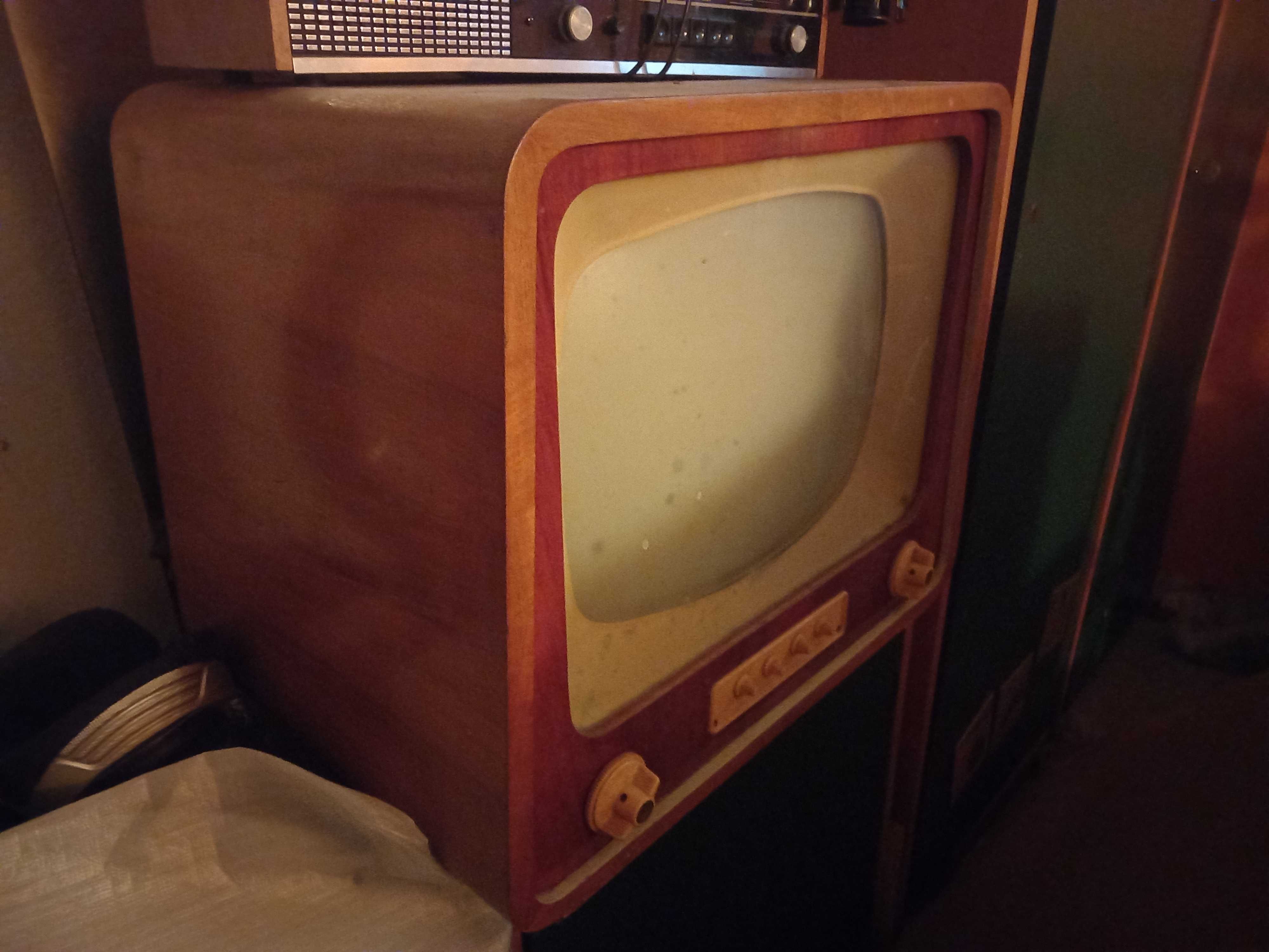 Stary telewizor rubin
