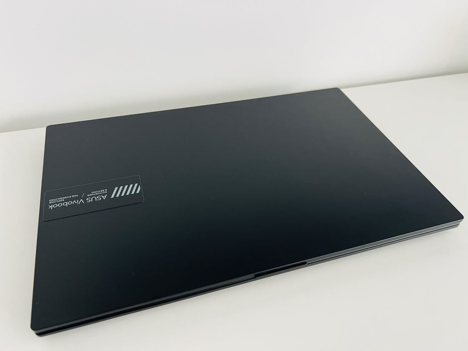 ASUS Vivobook | AMD Ryzen 7520U | 16GB RAM | 512GB SSD