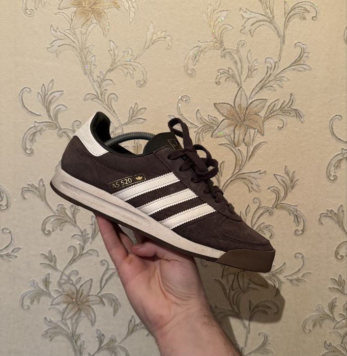 Замшевые кроссовки adidas as 520
