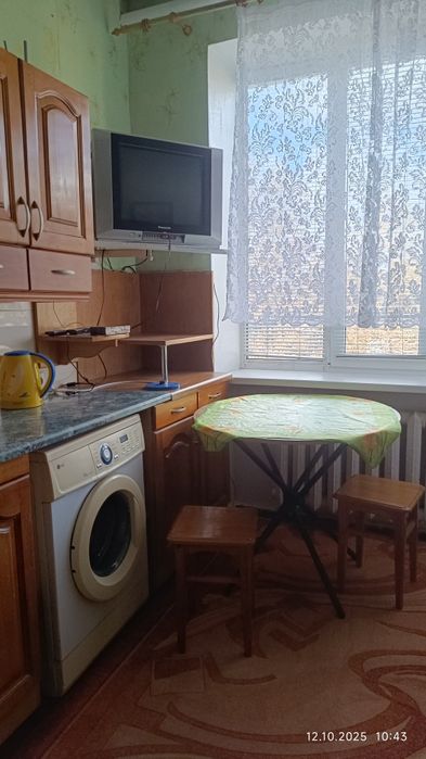 Сдам в долгосрочную аренду комнату .