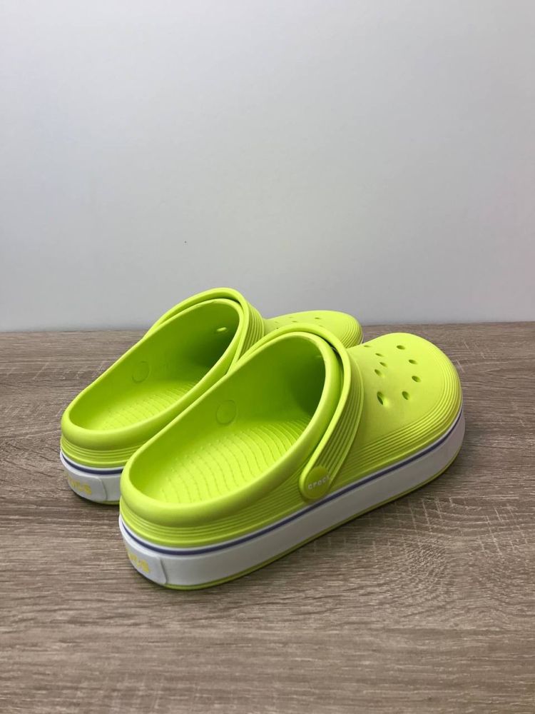 Шлепанцы Crocs женские Сабо кроксы яркие пляжные Новинка 2024