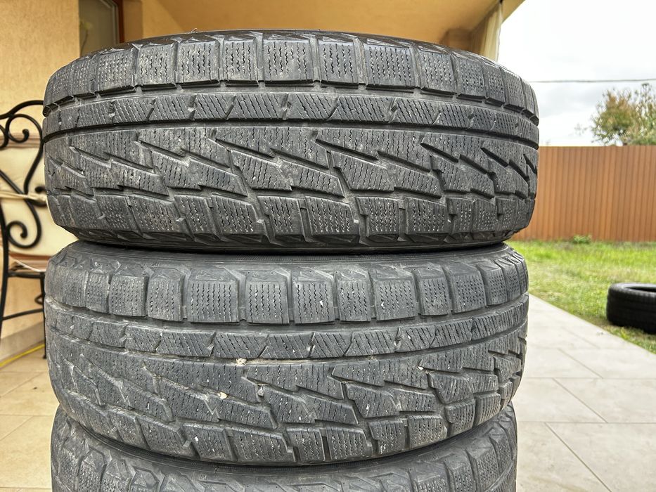 Резина Premiori 215*60 r17 зимова