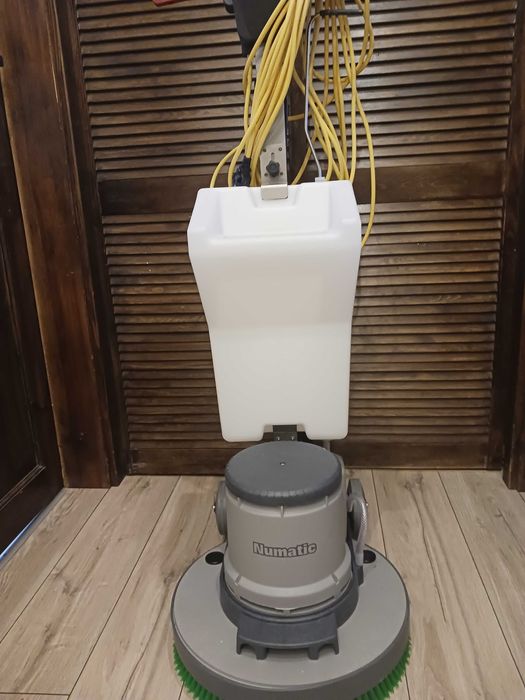 Firma sprzątająca  "CLEAN-SERVICE "