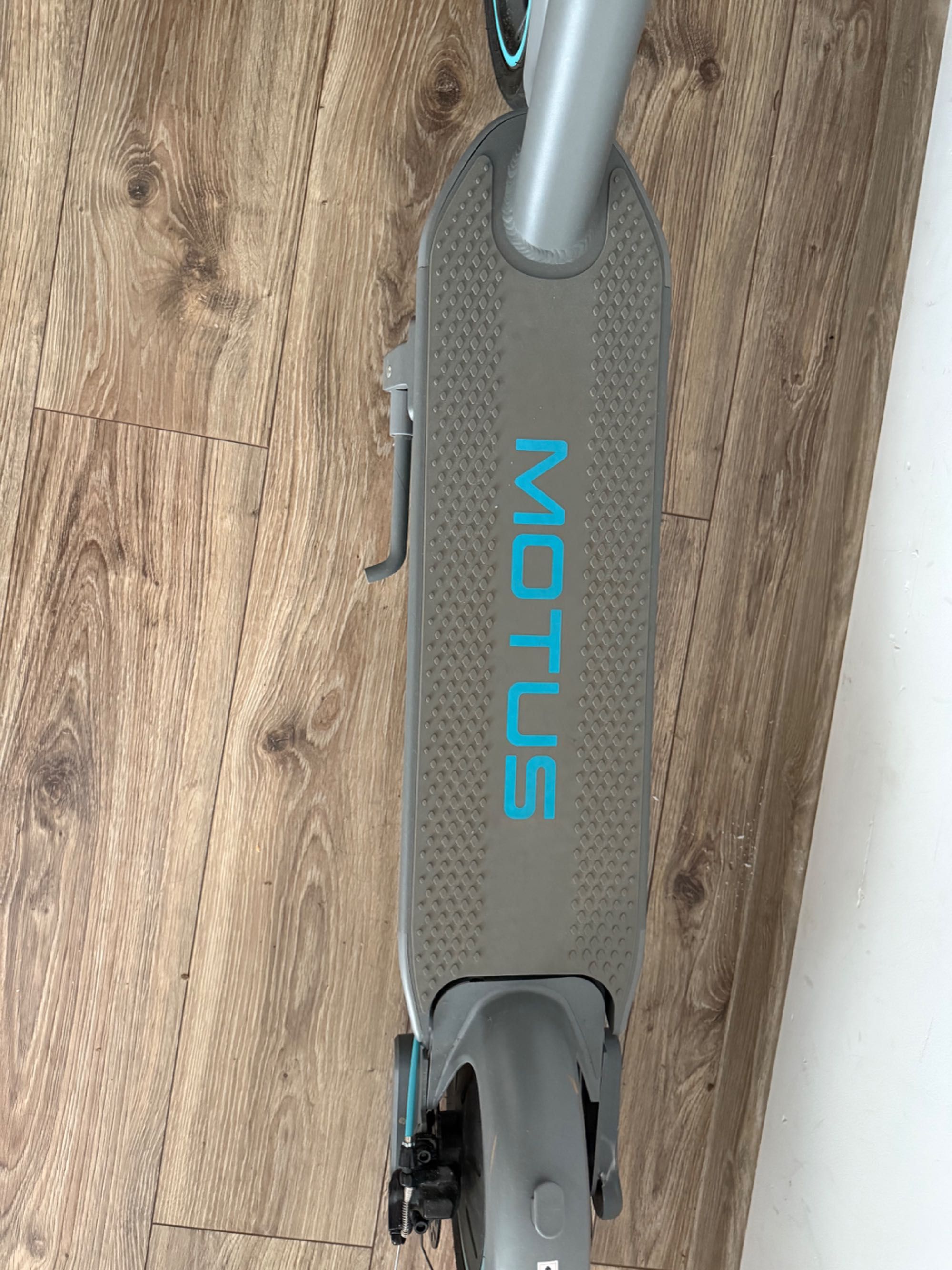 Motus Scooty 10 Plus 2024