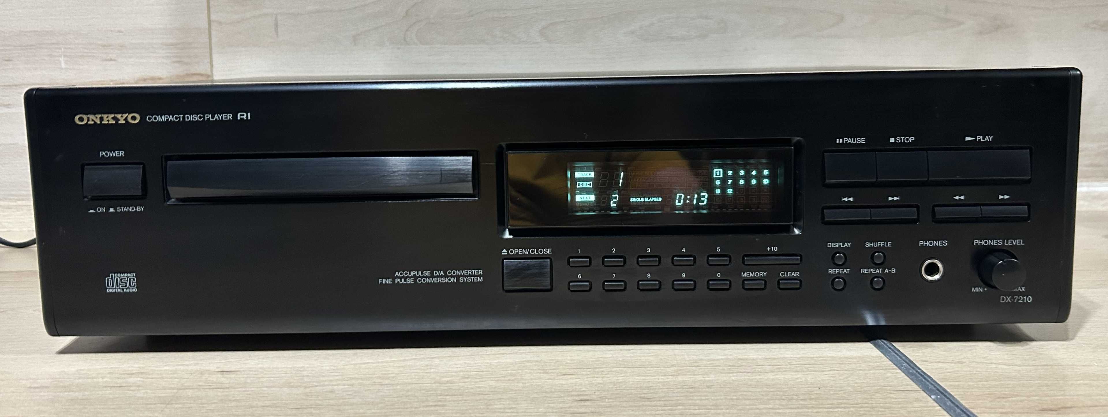 Odtwarzacz CD Onkyo DX-7210