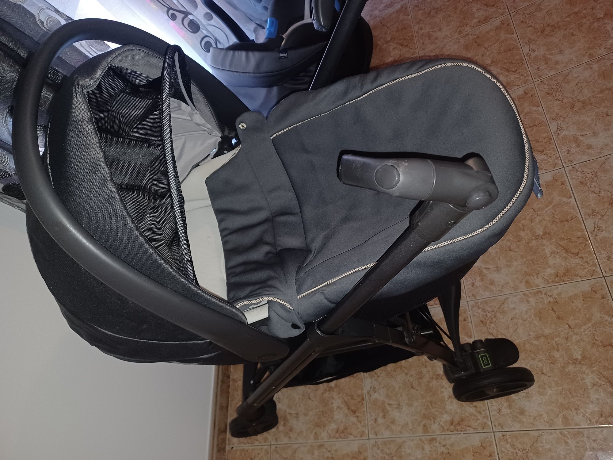 Trio Carrinho de bebe com algumas marcas de uso
