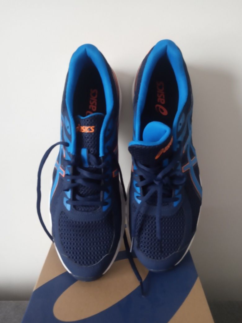 Sprzedam nowe buty Asics