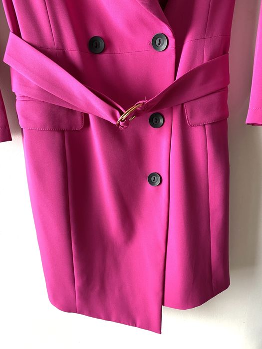 Lalous sukienka marynarkowa dwurzędowa fuksja pasek plaszczyk