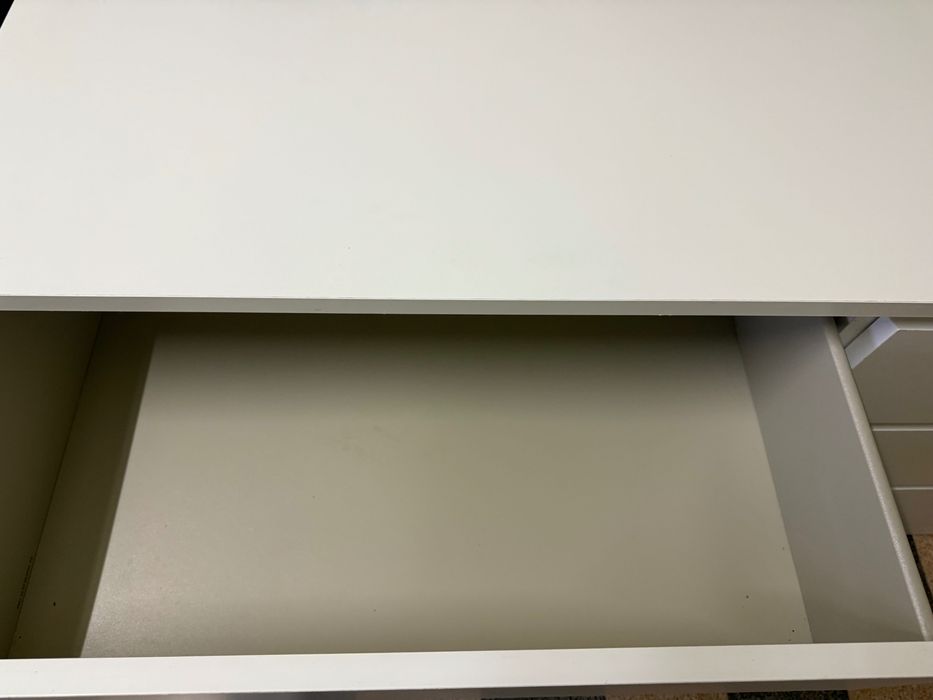 Cómoda IKEA branca com 6 gavetas