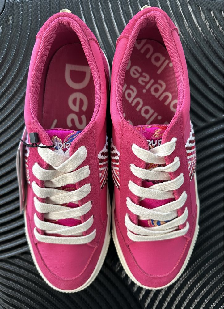 Нові! Жіночі рожеві кросівки-кеди Desigual. Розмір 40