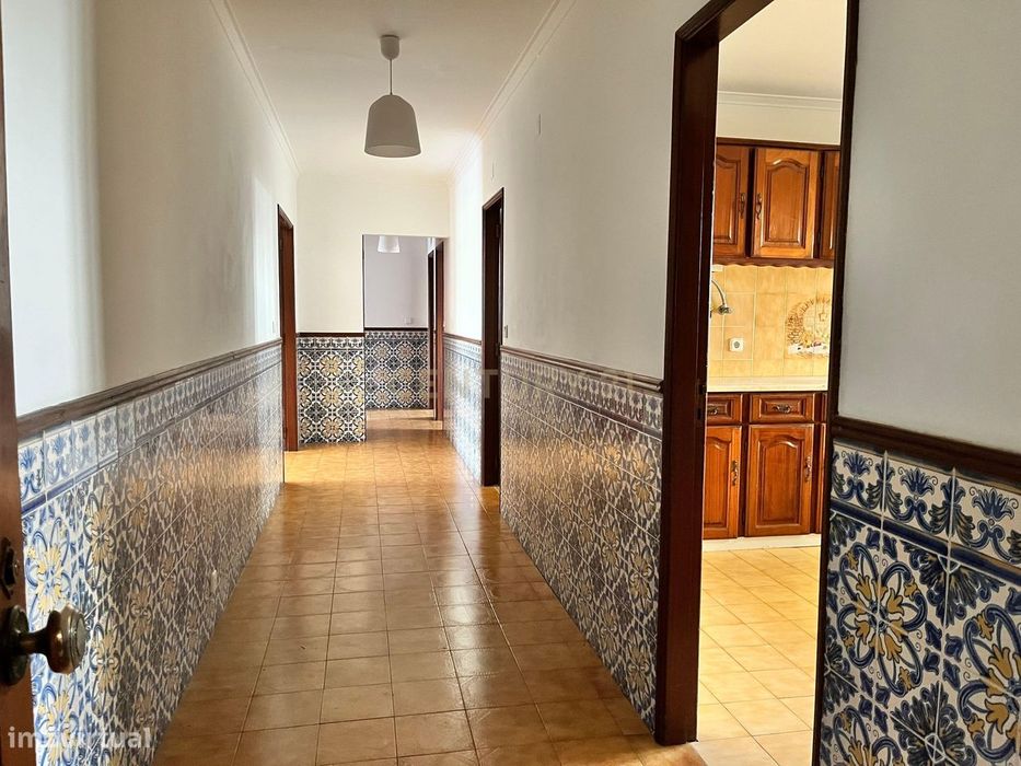 Apartamento T3 com terraço e garagem, Parceiros e Azoia