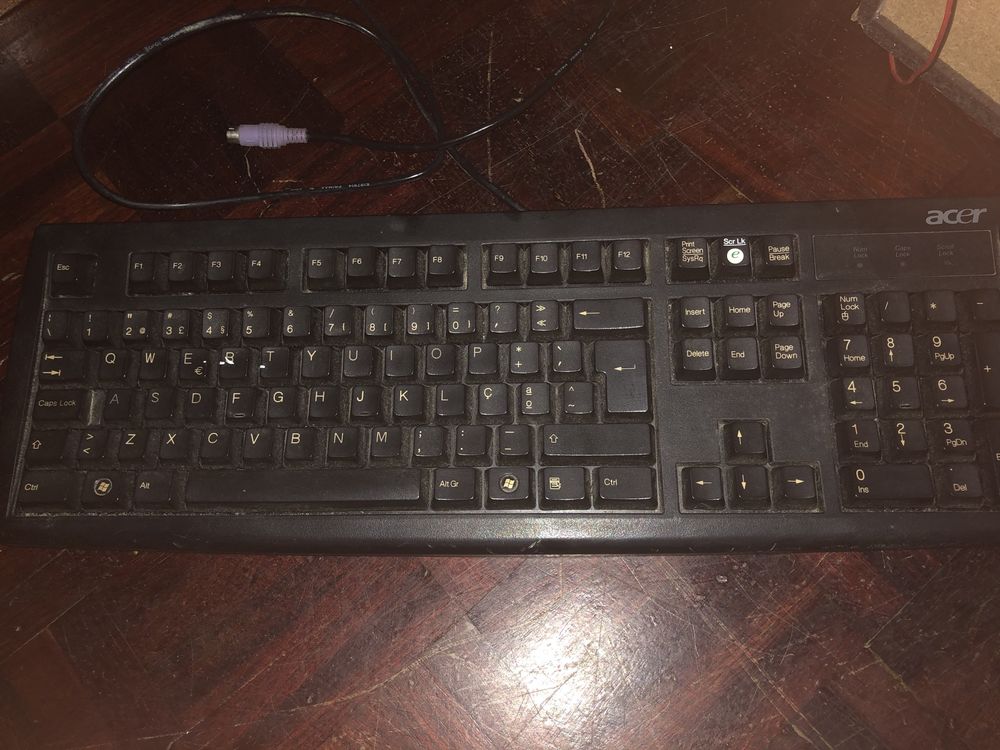 Teclado Acer em muito bom estado
