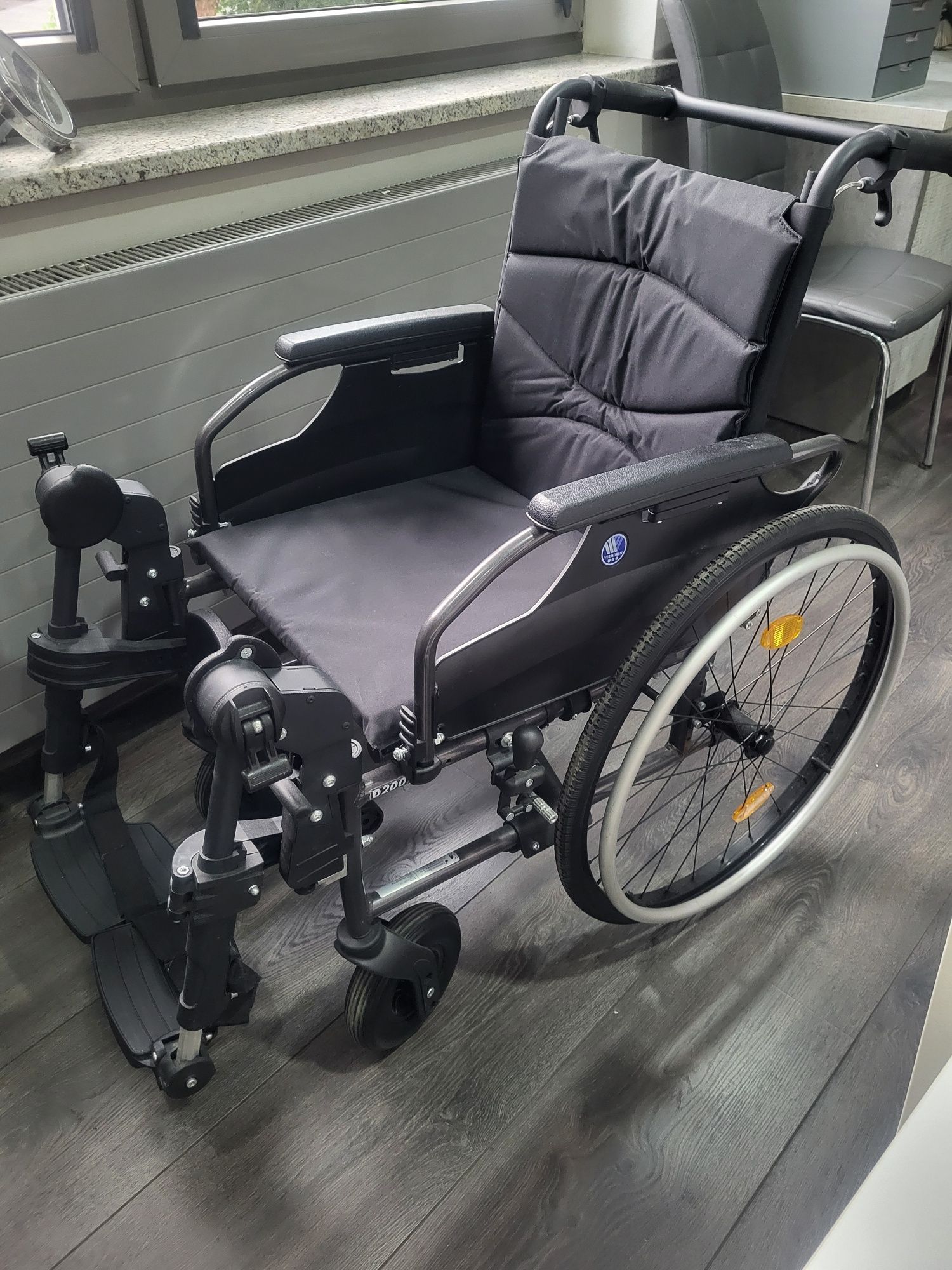 Aluminiowy wózek inwalidzki  D 200 30 Vermeiren