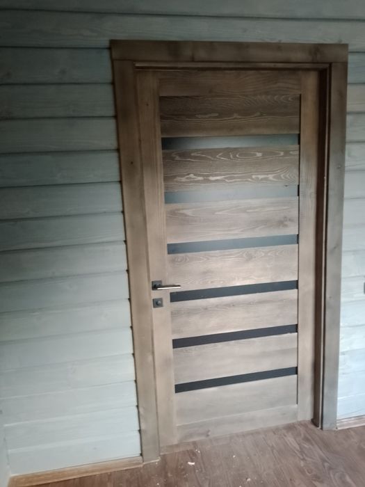 Продам двері з дереває дві штуки в наявності