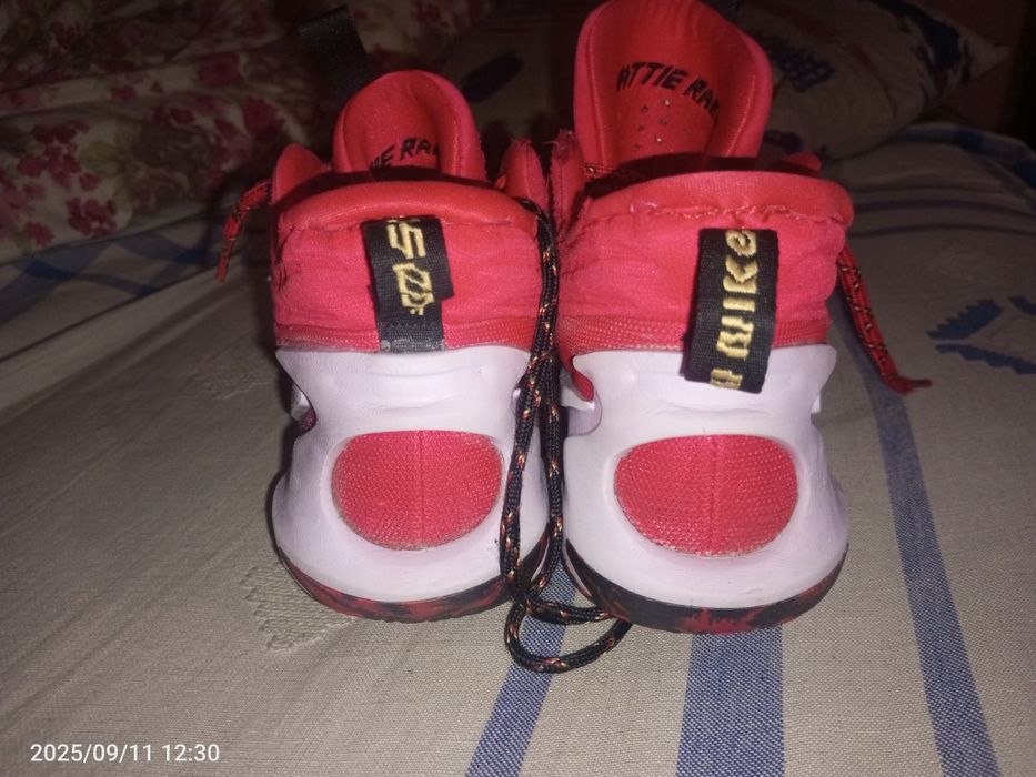 Оригінальні кросівки Nike Cosmic Unity 2 трошки б/у