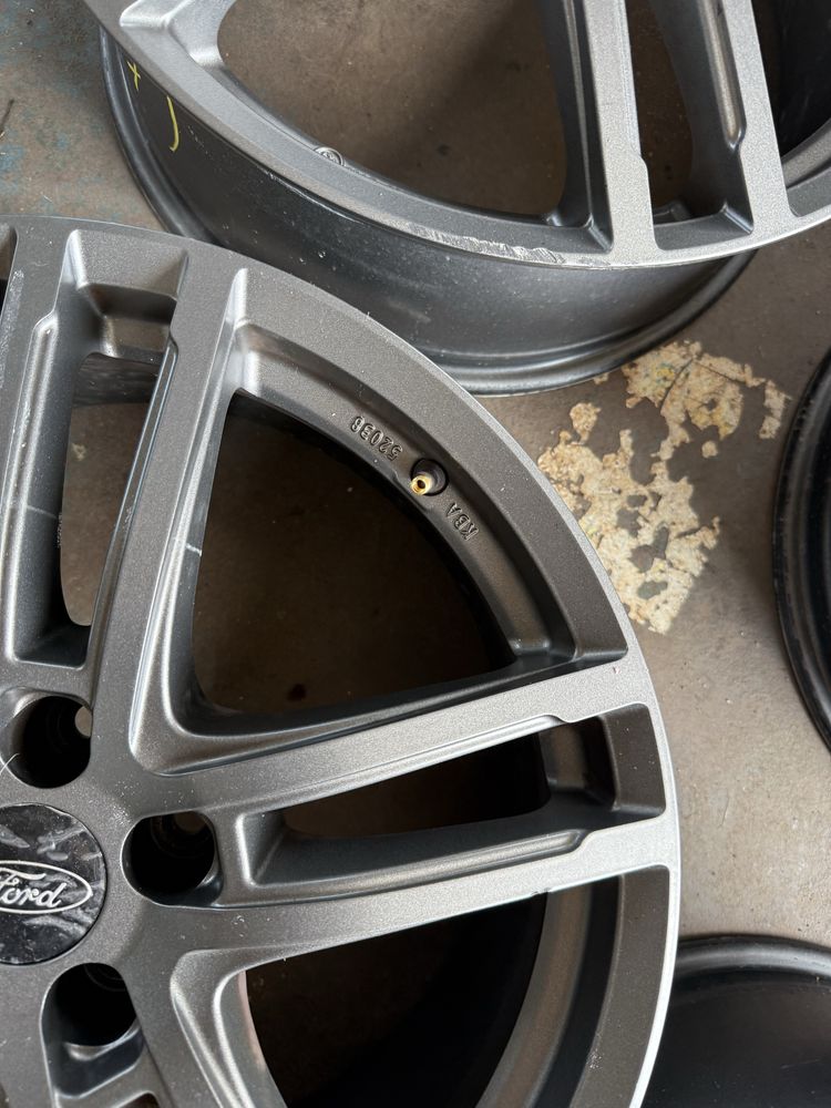 Felgi aluminiowe Dezent ET 45 8jx19” 5x108 Ford Volvo