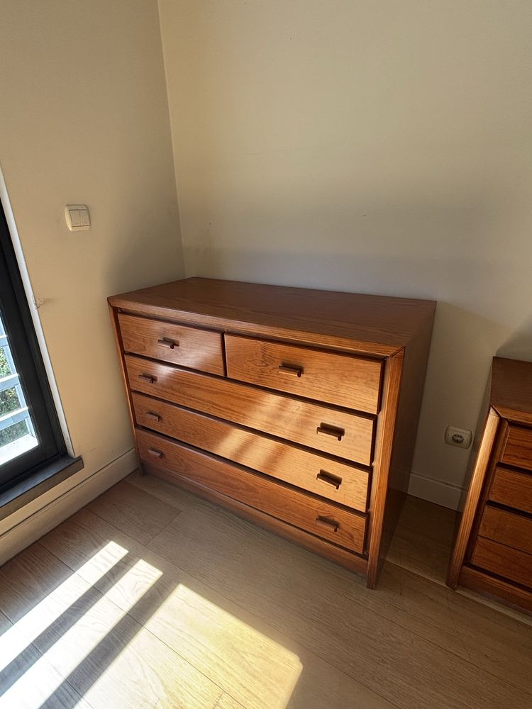 Mobília de quarto de casal em madeira de pinho