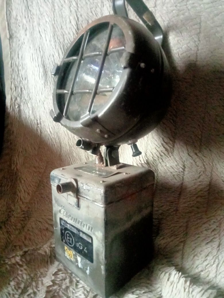 Lampa turystyczna wojskowa Niemiecka solidna biwakowa.