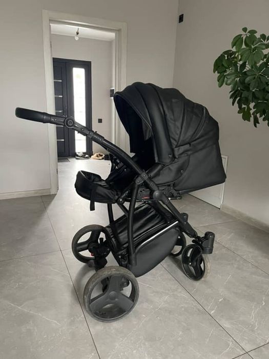 Дитяча коляска в гарному стані