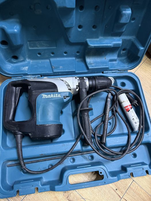 Перфоратор Makita HR4002
