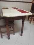 Mesa com tampo de mármore (1,30m x 0,65m)