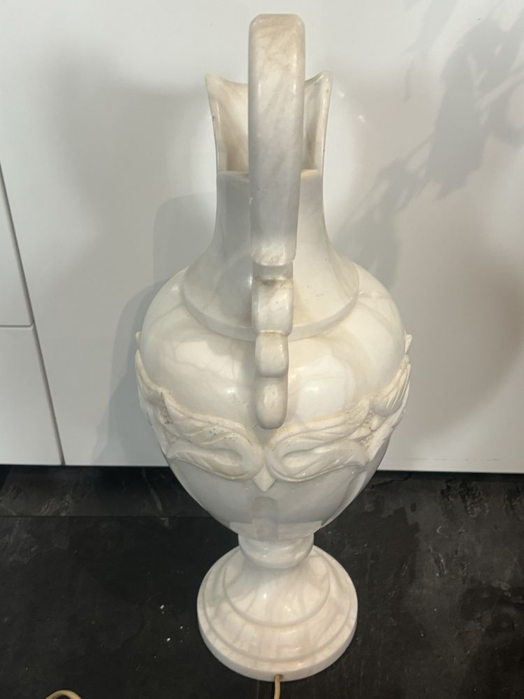 Piękna lampa biały marmur