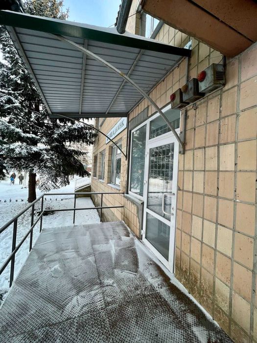 Продаж комерційного приміщення вільного призначення (смт.Березна)