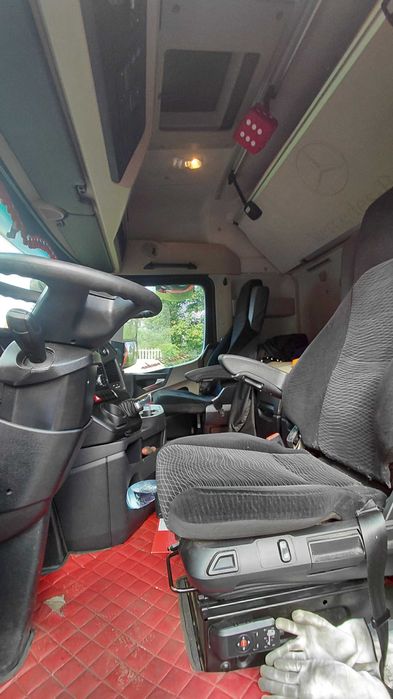 Mercedes Acrtos 1845 LS