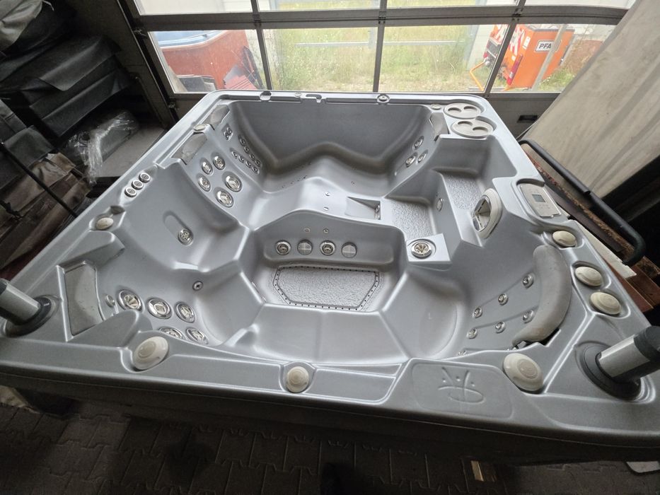 Jacuzzi smoczyszczace hydropool xxl 240x240cm 7 osob 2 lezanki taras