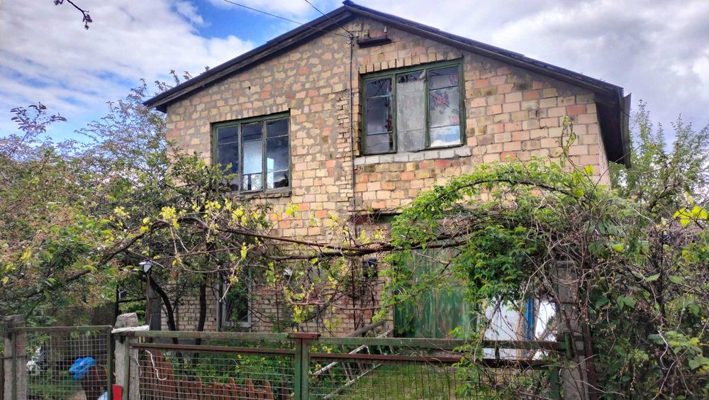 Окремий будинок на 5 сотках . Терміново.