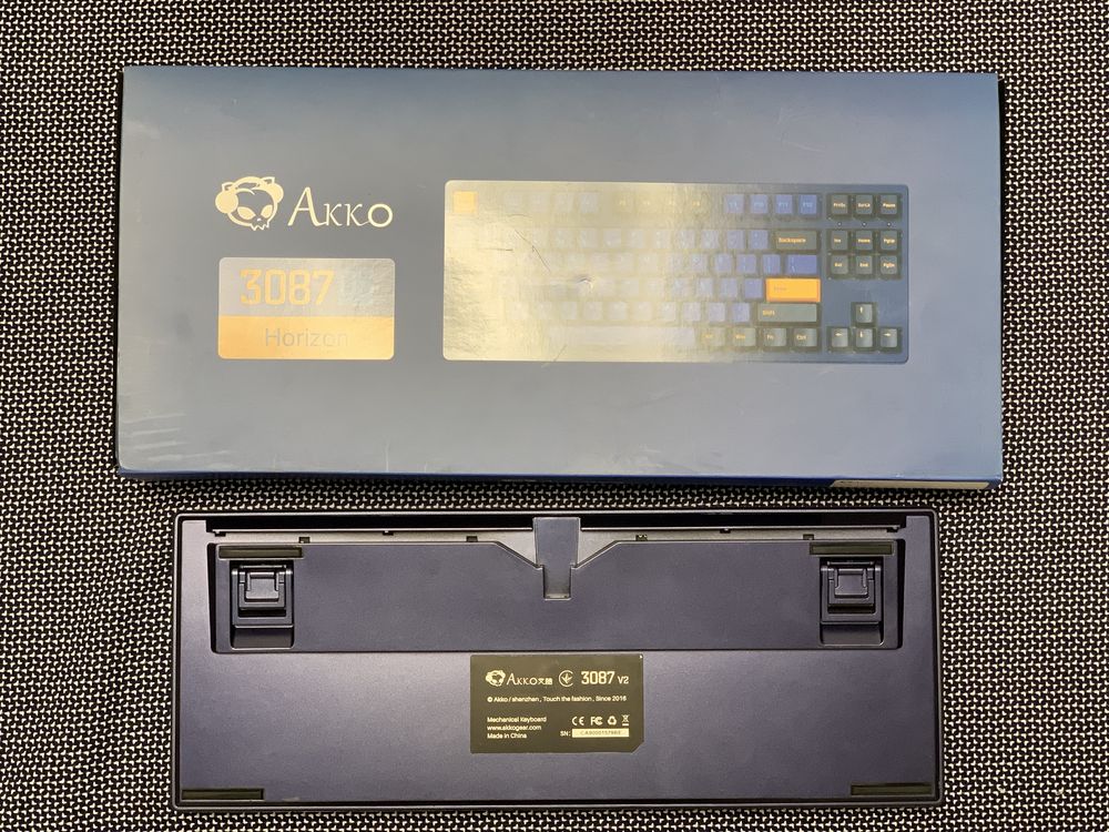 Продам механическую клавиатуру Akko 3087 v2