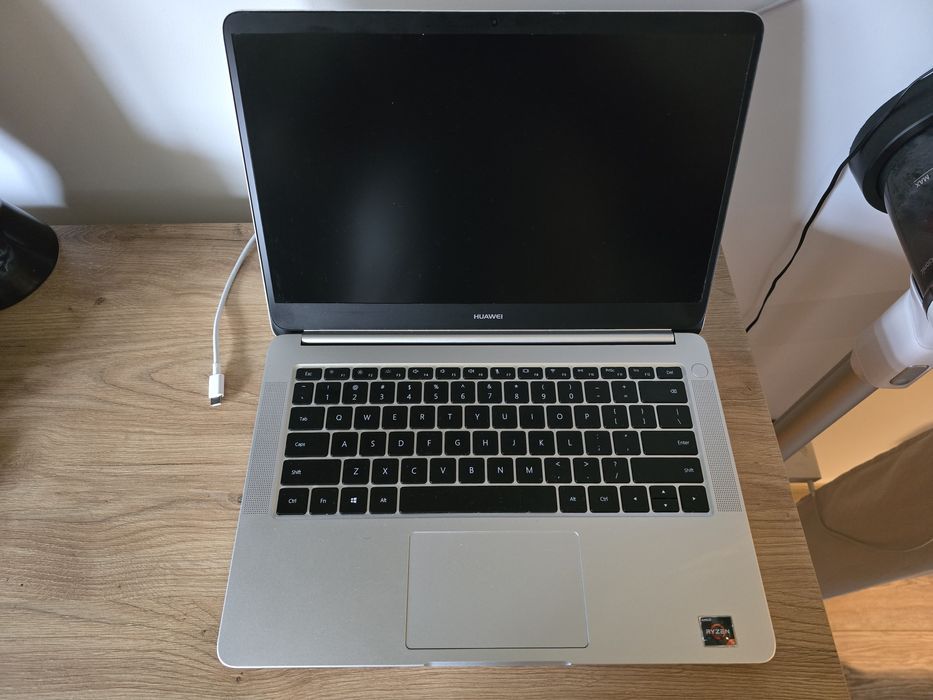 Huawei Matebook D14 Ryzen 5 8RAM 512SSD Win10