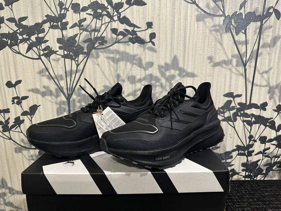 Чоловічі кросівки Adidas 42.5 розмір Ultraboost 5 Gore-Tex кроссовки