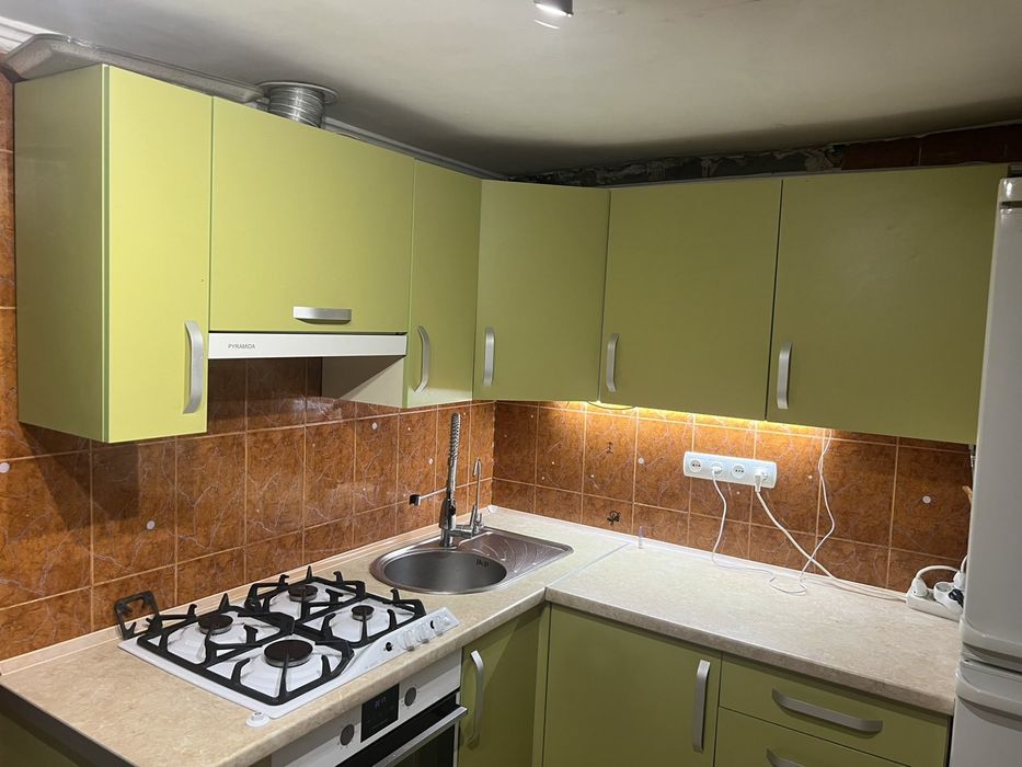 Кухня хороший стан 1.75м*1.00м