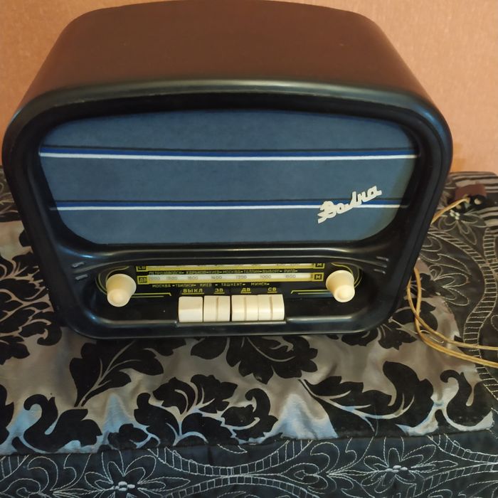 Радиоприёмник Волна в отличном состоянии